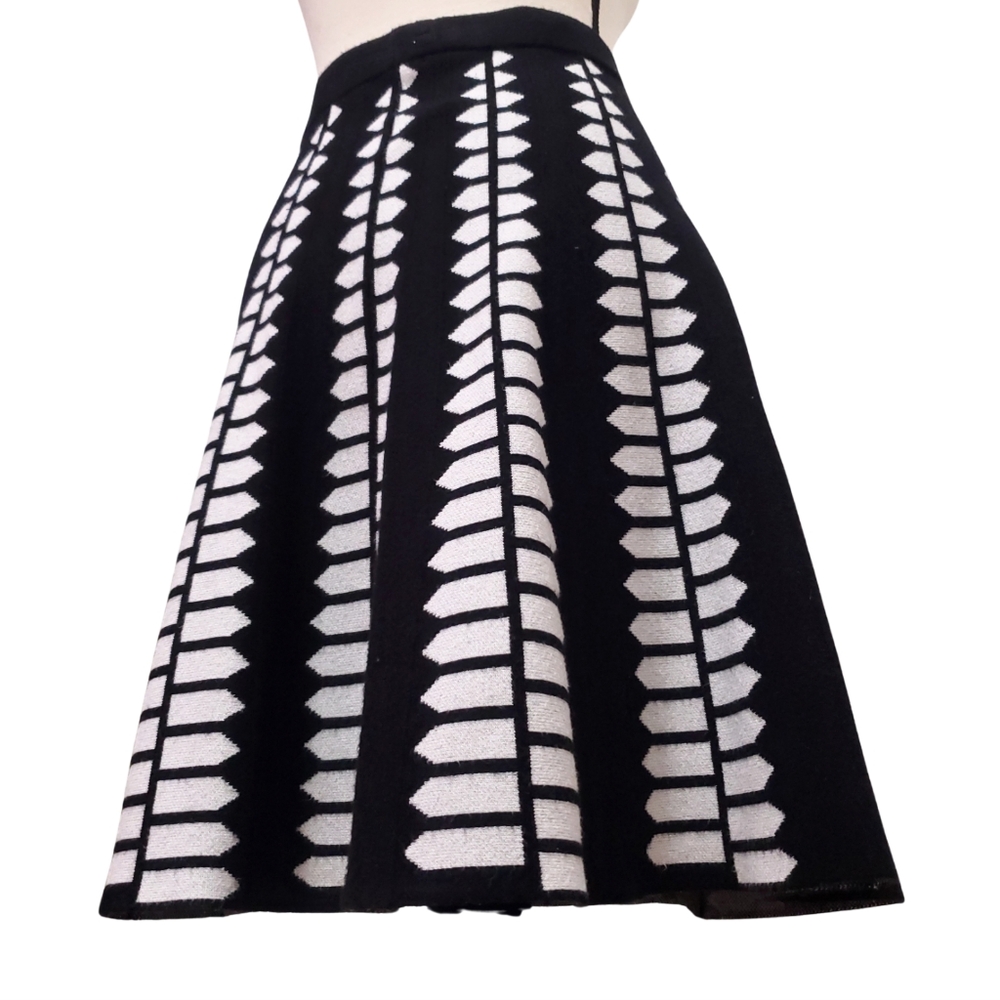 Lord + Taylor Small Geometric Black & White Knit Midi A-line Swing Skirt